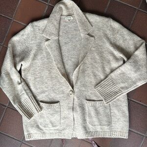 Max studio sweater oatmeal colored cardigan button collared size large
